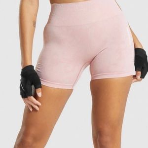 Pink camo adaptable seamless shorts! 💕